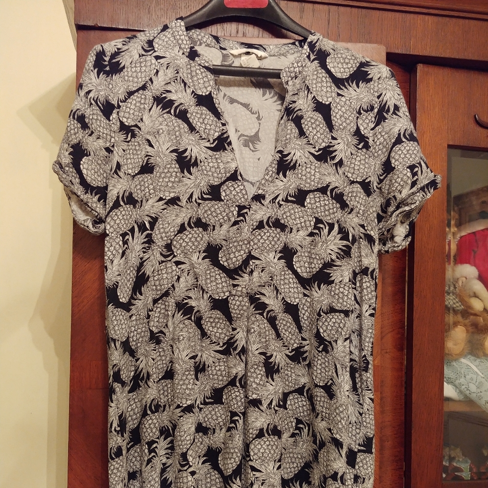 H&M pullover short sleeve blouse, sz 8